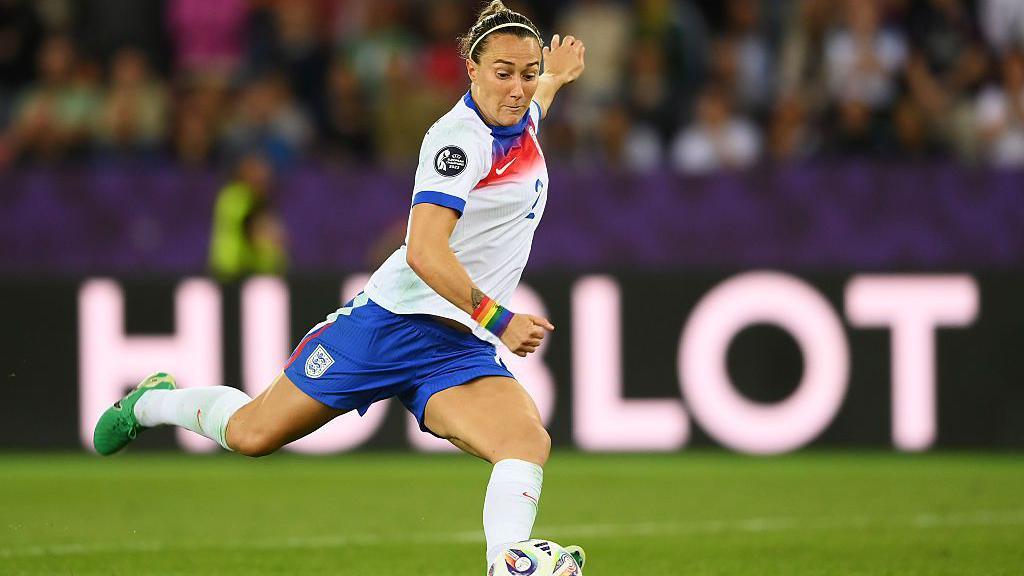 Bronze Leads by Example as England Beat Iceland